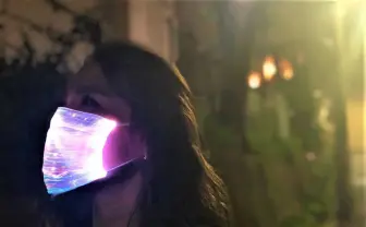 7色に光るマスク、まるでゲーミング機器 ※ゲーミングマスクではありません