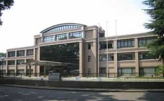 「府中刑務所文化祭」1日所長は元AKB篠田麻里子　塀の中のツアーも