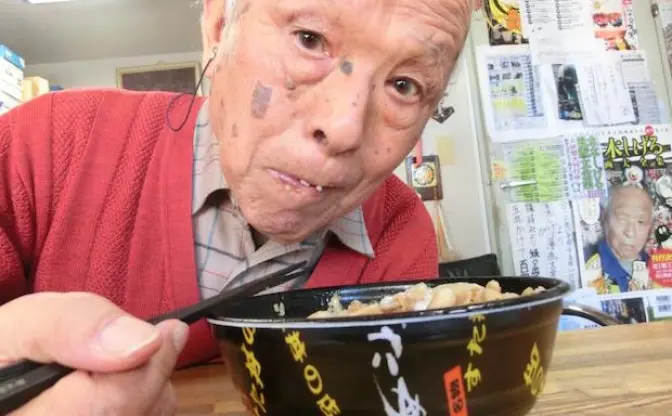 水木しげるさん（91）、すた丼を食らう！ 全集も絶賛刊行中