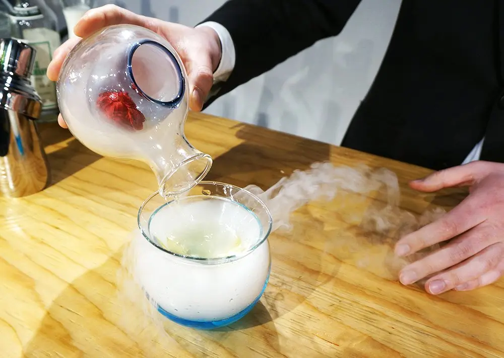 「CRAFT COCKTAIL」のカクテル・煙と古酒