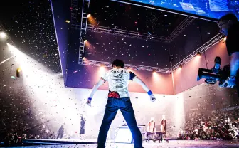 世界初、格闘ゲームの写真展 「豪傑」大須晶が捉えた格ゲーの最前線