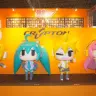 クリプトン・フューチャー・メディア社のブース前にはポップなキャラクターが展示
