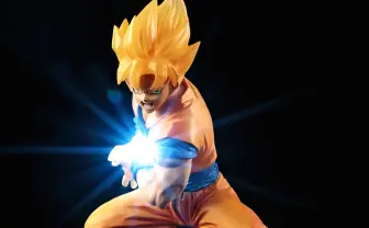 「ドラゴンボール」孫悟空の光るフィギュア！ かめはめ波の直前を再現