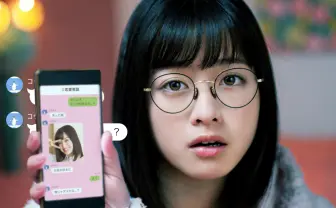 メガネの橋本環奈が可愛すぎる新CM「俺もこんなLINEしたいな…」