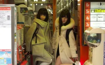 光る靴をアプリで操作！ きゅんくん参加のLEDシューズが近未来