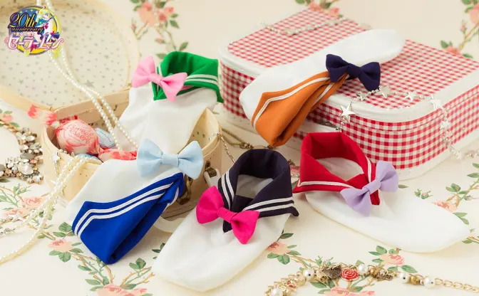 セーラームーンの制服ソックスが可愛い！ 足袋風の靴下で足元から変身