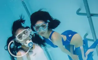 『水中ニーソキューブ』刊行　女の子×女の子でもっとかわいい！