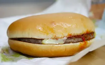 ミートソースハンバーガーのハッピーセットボックスを食べてみた