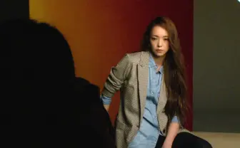 「安室奈美恵×H＆M」撮影裏を公開　キュートな笑顔もこぼれる