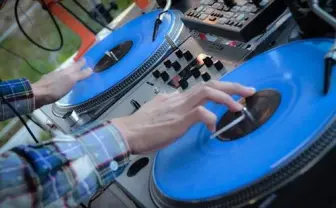 ついに声優がブースに登場！　『Re:animation NEW YEAR PARTY 2014』で園崎未恵さんがDJプレイ