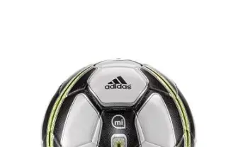 ボールは「友達」から「コーチ」の時代へ？　アディダスが発売した“頭脳を持ったサッカーボール”がスゴい