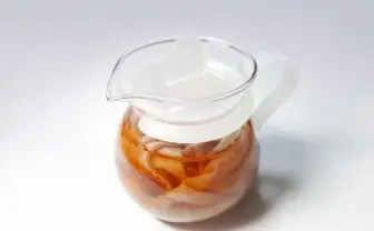 前衛的すぎるアート作品「BBAのパンTea」に理解が追いつかない