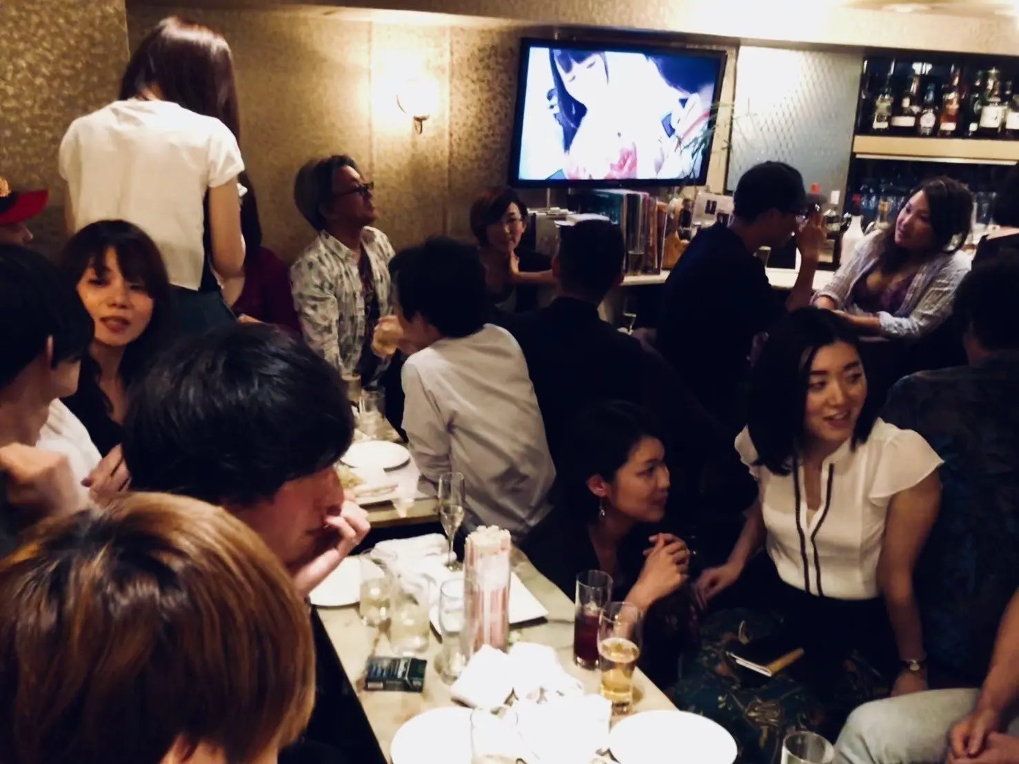 日本初「エロい話ができる会員制バー」誕生