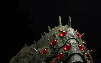 フィギュア　王蟲(オーム/赤眼) 「風の谷のナウシカ」 アクションフィギュア Amazon | コミニカ 「風の谷のナウシカ」王蟲(紅眼・可動