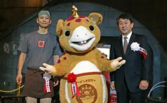 30杯はいけるコラボラーメンも! 快獣ブースカがラーメン博物館の親善大使に就任