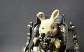シルバニアファミリーがサイバーパンクに！ ロボに乗ったウサギが最高にいぶし銀