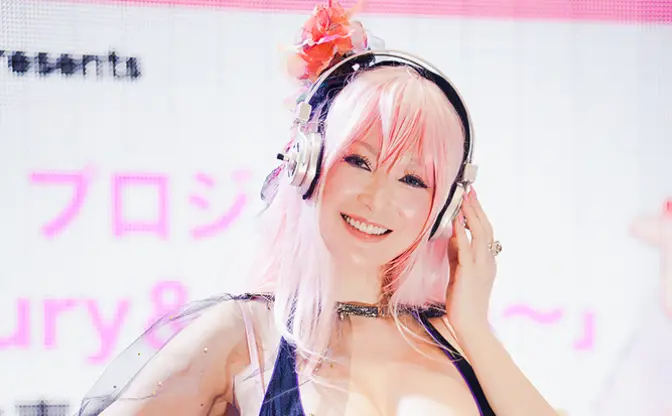 叶美香さんが「すーぱーそに子」公式コスプレイヤーに！ ありえん露出度のセクシー衣装