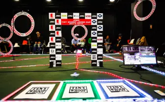 知らぬ間にドローンレースが増えてる! スピードに加えトリックも競う