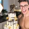画像は「Topless Baker」動画より