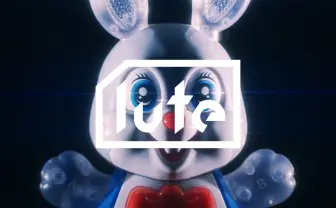 長谷川白紙「毒」MVに興奮 おもちゃ200体に「みてみてみてみて…」