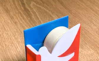 誰もが知っているマークをグッズに 「企業のノベルティを勝手に作る」デザイナー