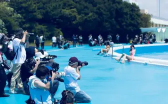 埼玉県営プールの水着撮影会、NGポーズと水着公開　18歳未満のモデルにも言及
