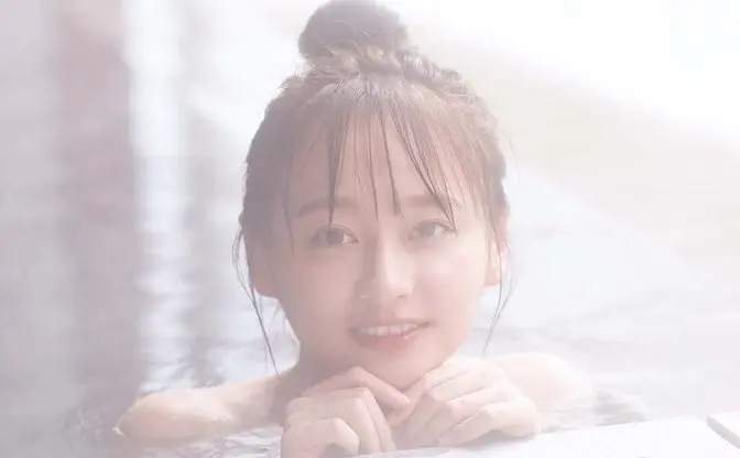 日向坂46影山優佳、写真集で温泉を満喫「頬も少し赤くなってます」