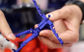 薄い本が厚くなりすぎ!! “立体同人“が男の子の夢を叶える