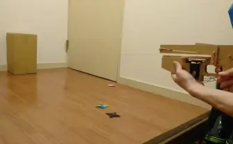 速すぎて見えないお手製の手裏剣銃 童心の夢溢れるダンボール工作