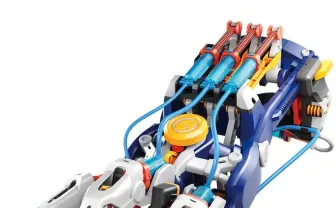 両手にみなぎるパワー「水圧式サイボーグハンド」に童心が爆発しそう