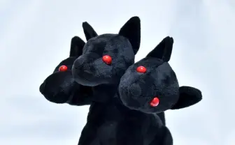 地獄の番犬がカワイイ姿に「ケルベロスのぬいぐるみ」秘訣は59のパーツ