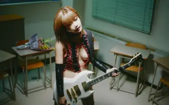 ダメ人間でも覆す女 藤田恵名 ベッドからはじまる「月が食べてしまった」MV