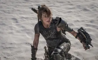 ミラ・ジョヴォヴィッチがスリンガー装着 映画『モンハン』場面写に興奮