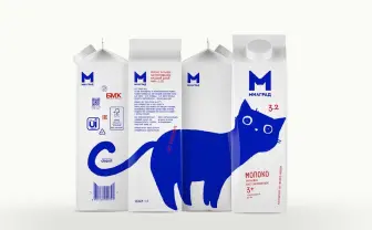 青いネコ、ロシアからこんにちは🐈 牛乳のパッケージで遊びまわって愛くるしい