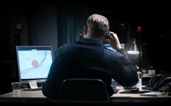 電話劇で展開するスリラー映画『THE GUILTY』オリジナル・リメイクどっち観る？