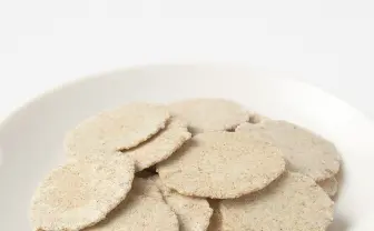 無印良品「コオロギせんべい」ネットストアで先行販売 ニーズ高まる昆虫食