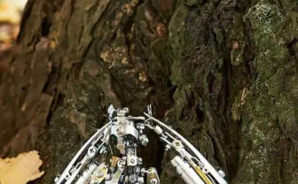 ジャンクパーツでつくられた“メタル”ミクさんに大反響 金属造形作家の心踊る作品