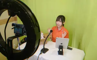 声優 小岩井ことり、自宅スタジオでCMつくっちゃった らしんばん広告が公開