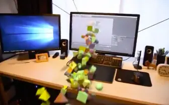 パソコンがぶっ壊れてモニターから謎の物体が飛び出す動画が爆ポップ