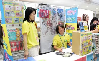 【コミケ90】スポーツ報知が業界初出展　ミク、まどか号の仕掛け人に突撃！