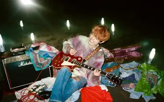 米津玄師プロデュースの菅田将暉「まちがいさがし」MV　歌と共鳴する光の演出