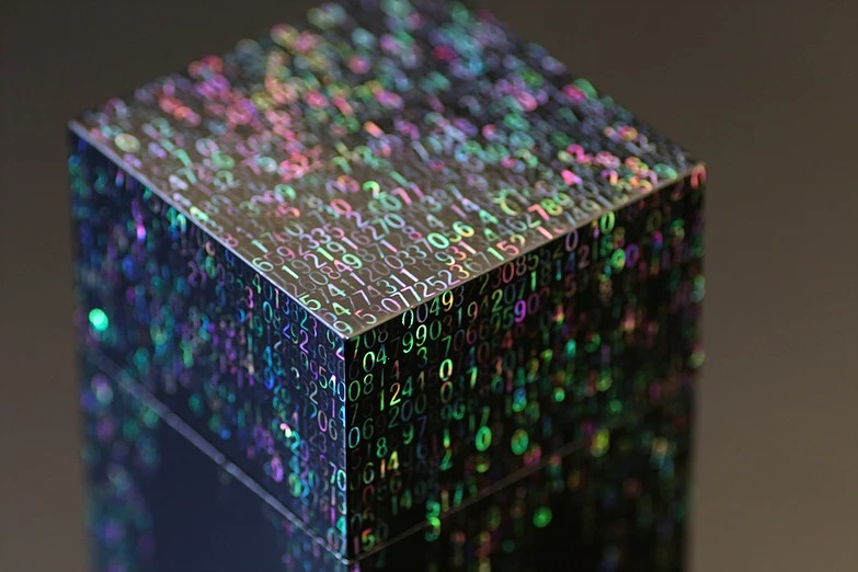 サイバー感溢れる漆工芸が完全にオーパーツ 職人技が生む“和電折衷”.jpg