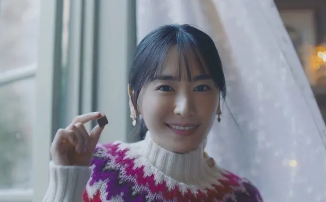 新垣結衣「とくべつ」を差し出す相手は熊　メルティーキッスCMで初の共演者