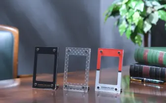 ポケカ「ディスプレイフレーム」 大切なカードを飾れる公式グッズ