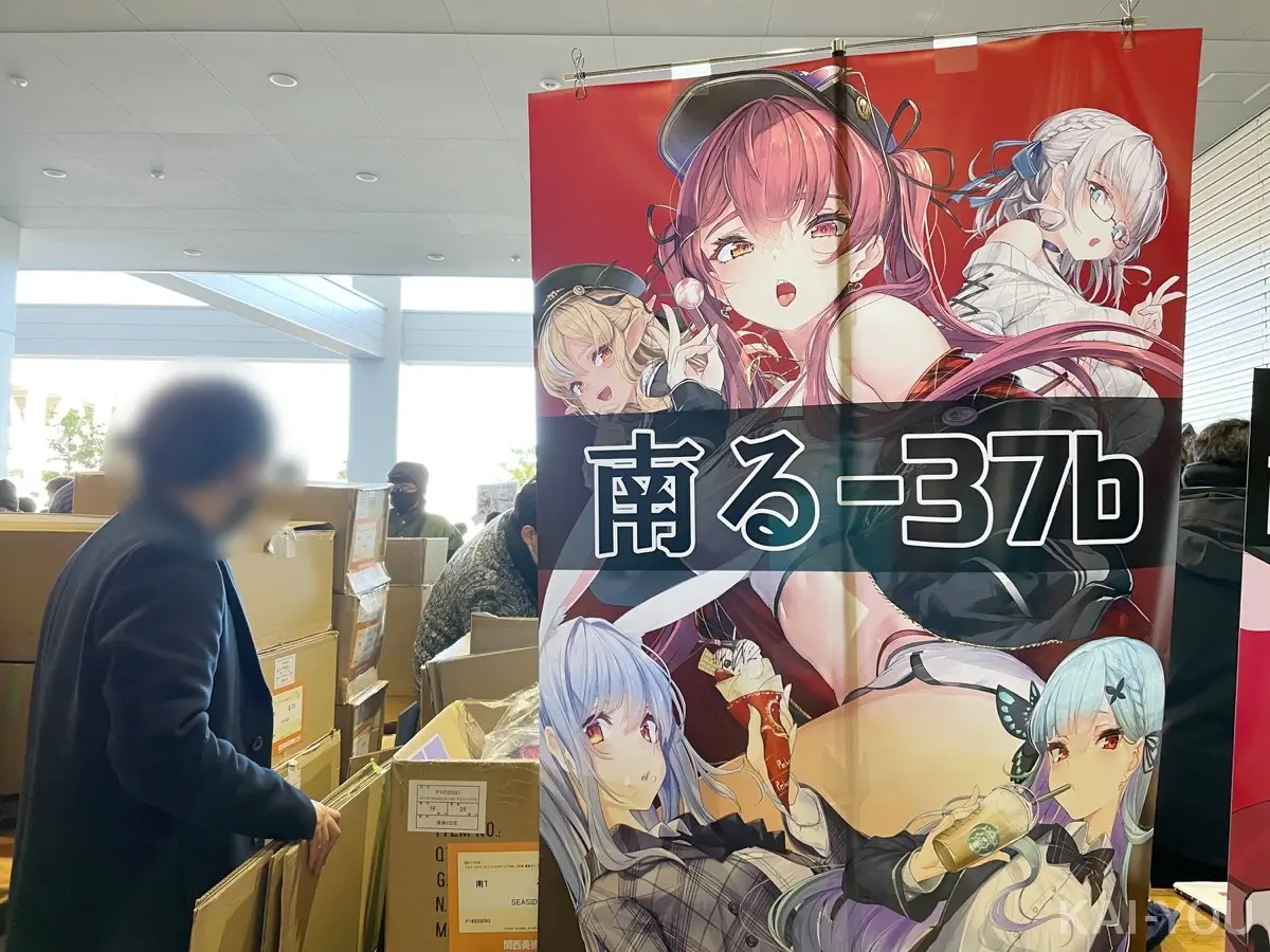 コミケで手島nariの『ガルクラ本』に大行列 完売の瞬間、拍手が コミケで手島nariの『ガルクラ本』に大行列 完売の瞬間、拍手が