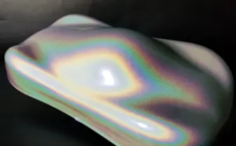 UFOかな? ありえん質感が再現できるレインボー塗料、開発者を直撃