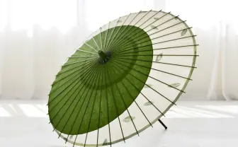 梅雨も傘、真夏も傘 マスク必須のこの夏、暑さ対策に日傘がおすすめ