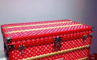 万馬券を当てた明日花キララさん、車より高い「Supreme×LOUIS VUITTON」トランクを購入
