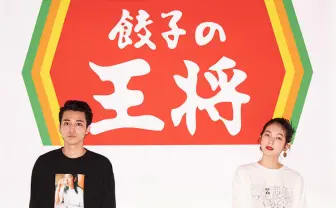 「餃子の王将」を“着る“という新概念 王将ってこんなかっこよかったっけ…?