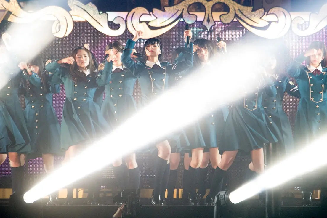 欅坂46「1周年ライブ」レポート 残酷なループに立ち向かい、全身で叫ぶ少女たち.jpg